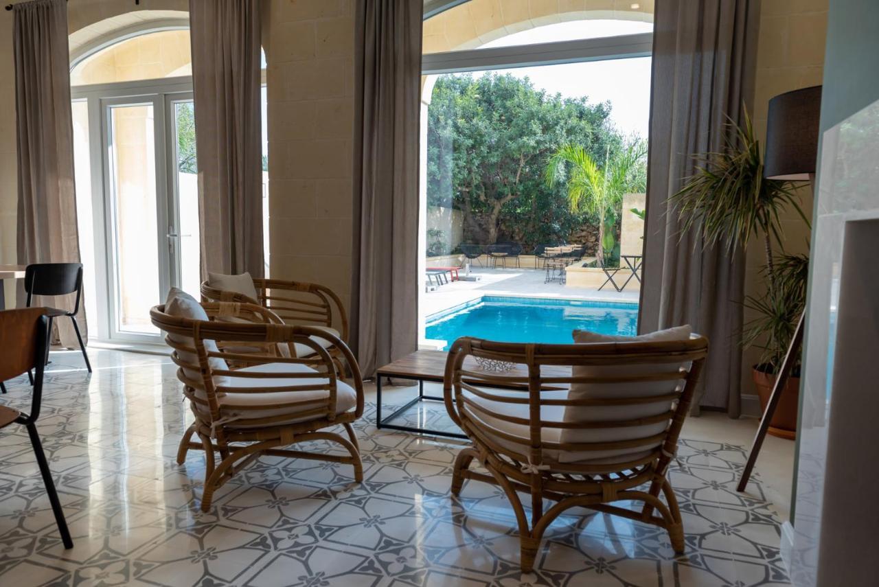 Bed and Breakfast The Carob Tree Виктория Экстерьер фото