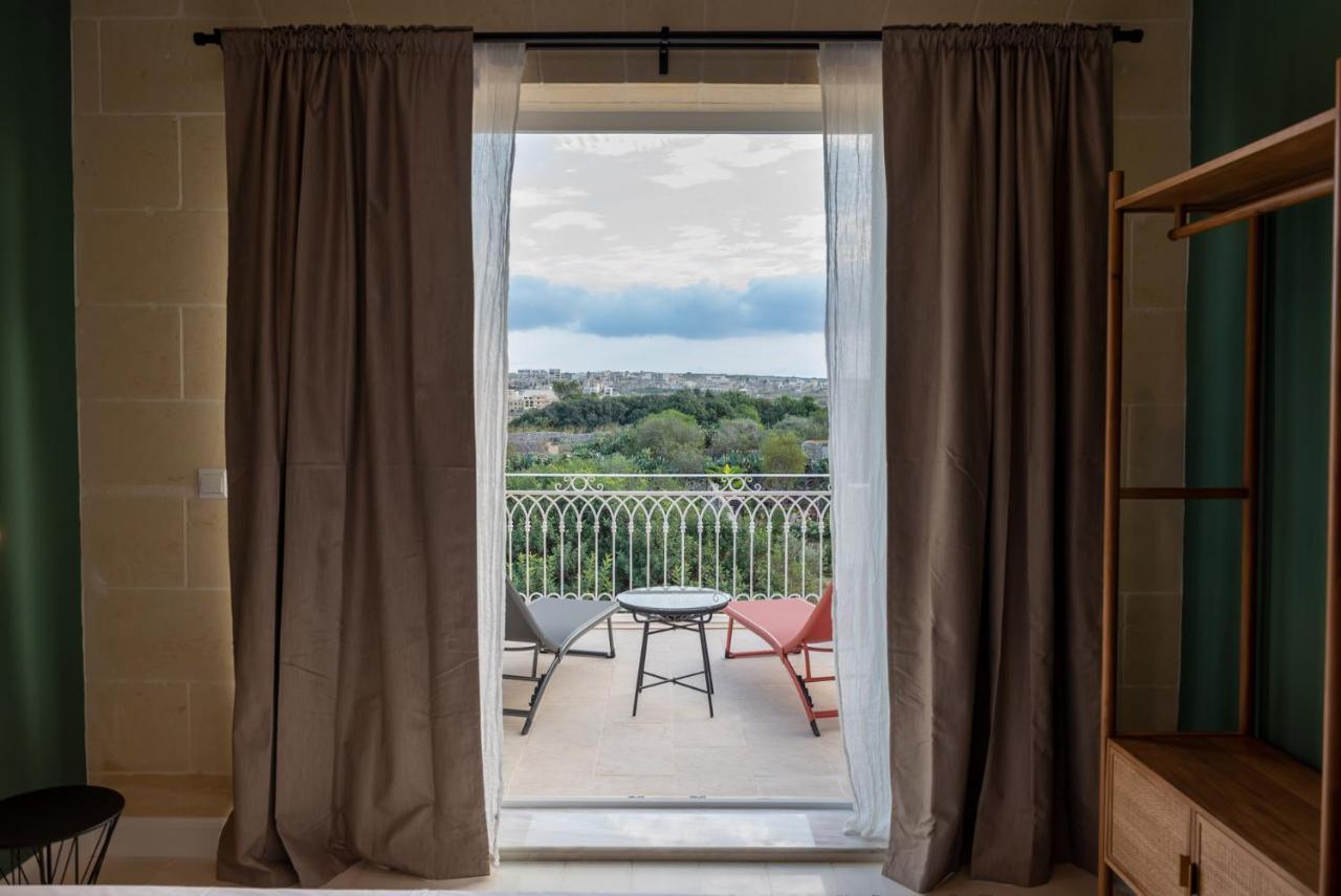 Bed and Breakfast The Carob Tree Виктория Экстерьер фото