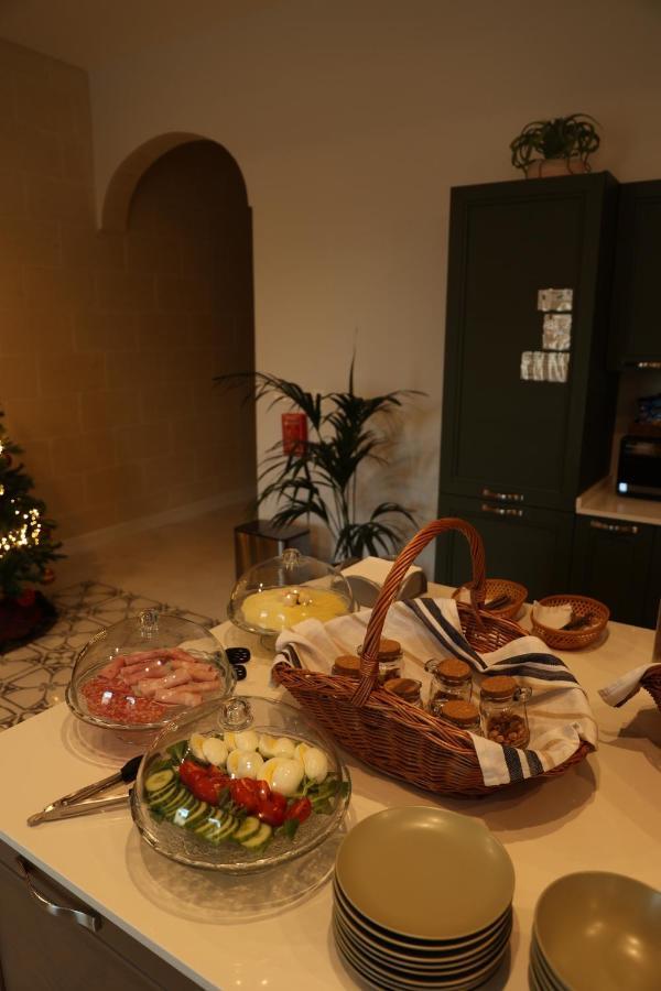 Bed and Breakfast The Carob Tree Виктория Экстерьер фото