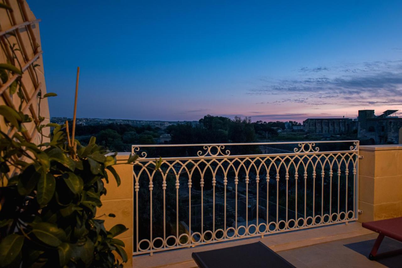 Bed and Breakfast The Carob Tree Виктория Экстерьер фото