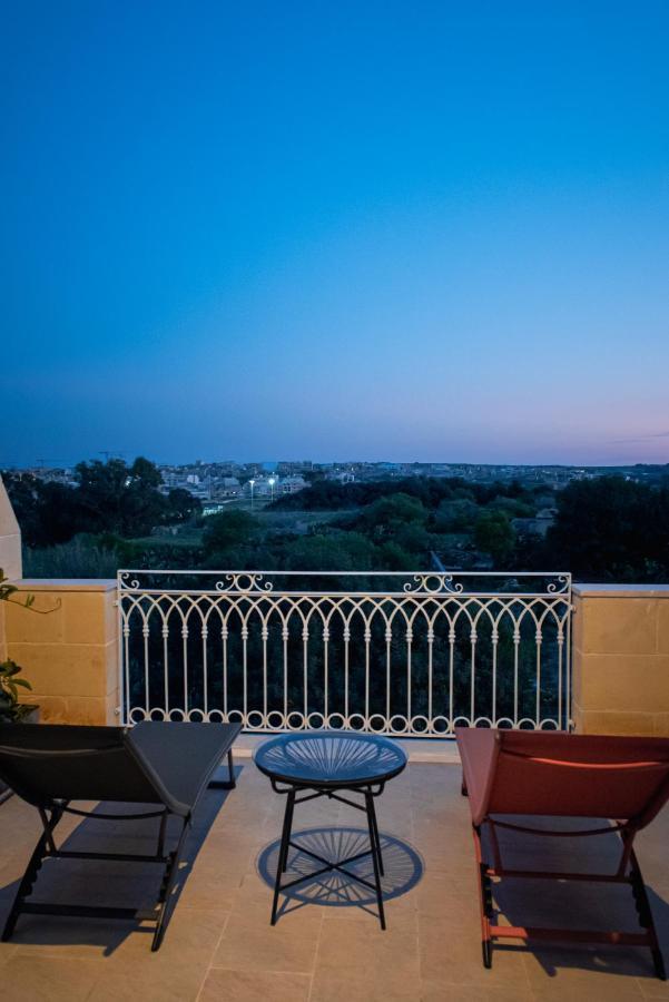 Bed and Breakfast The Carob Tree Виктория Экстерьер фото